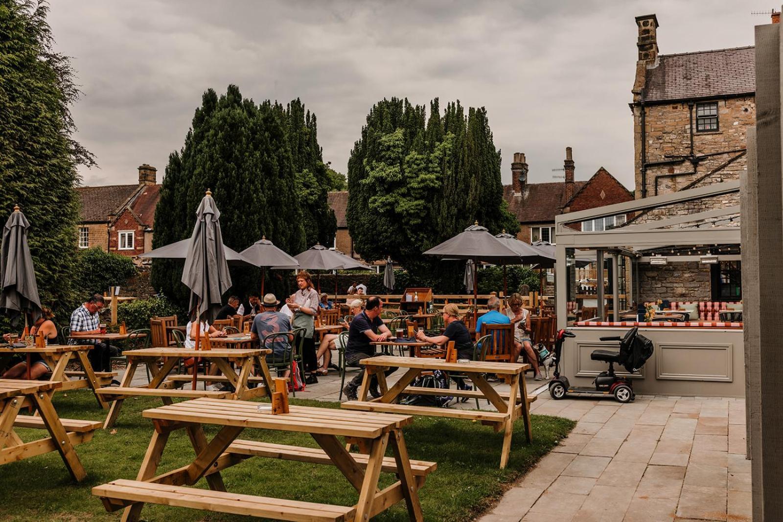 ホテル The Ashford Arms ベイクウェル エクステリア 写真
