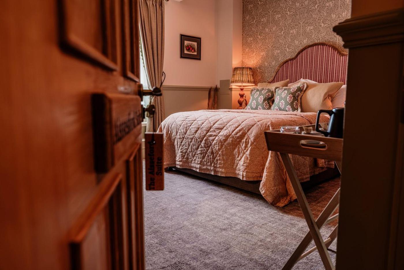 ホテル The Ashford Arms ベイクウェル エクステリア 写真