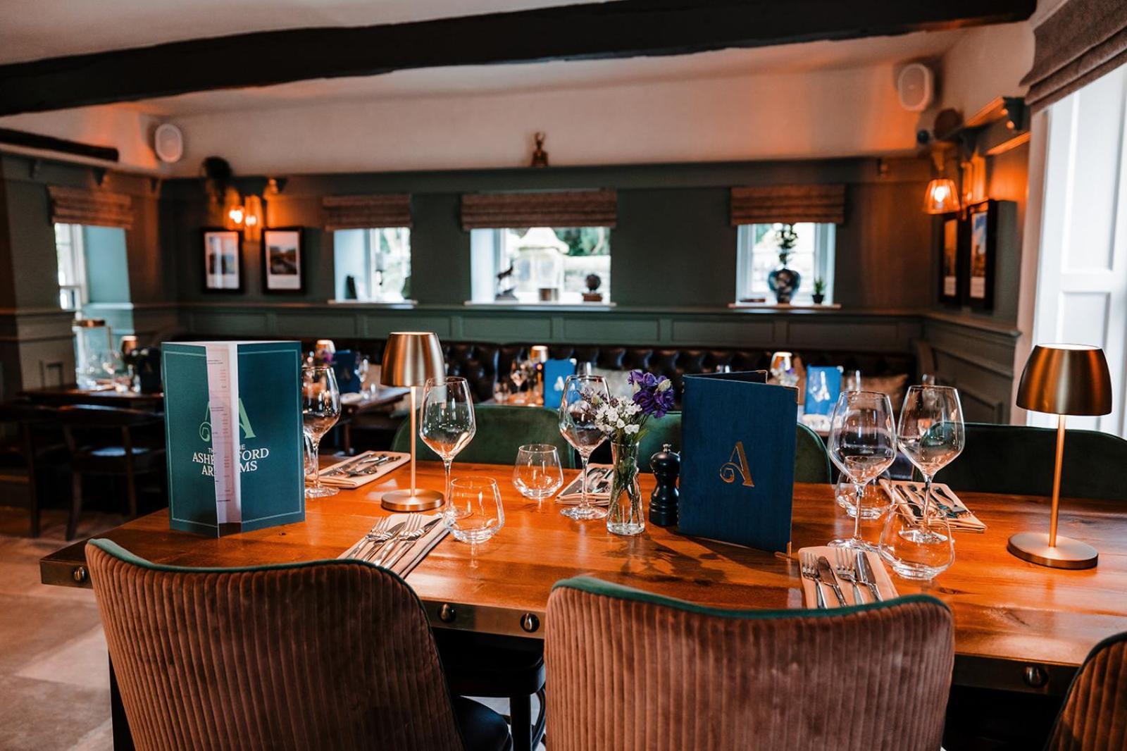 ホテル The Ashford Arms ベイクウェル エクステリア 写真