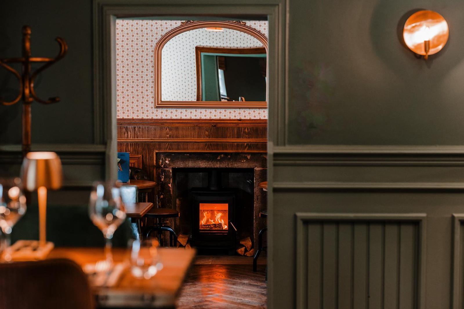 ホテル The Ashford Arms ベイクウェル エクステリア 写真