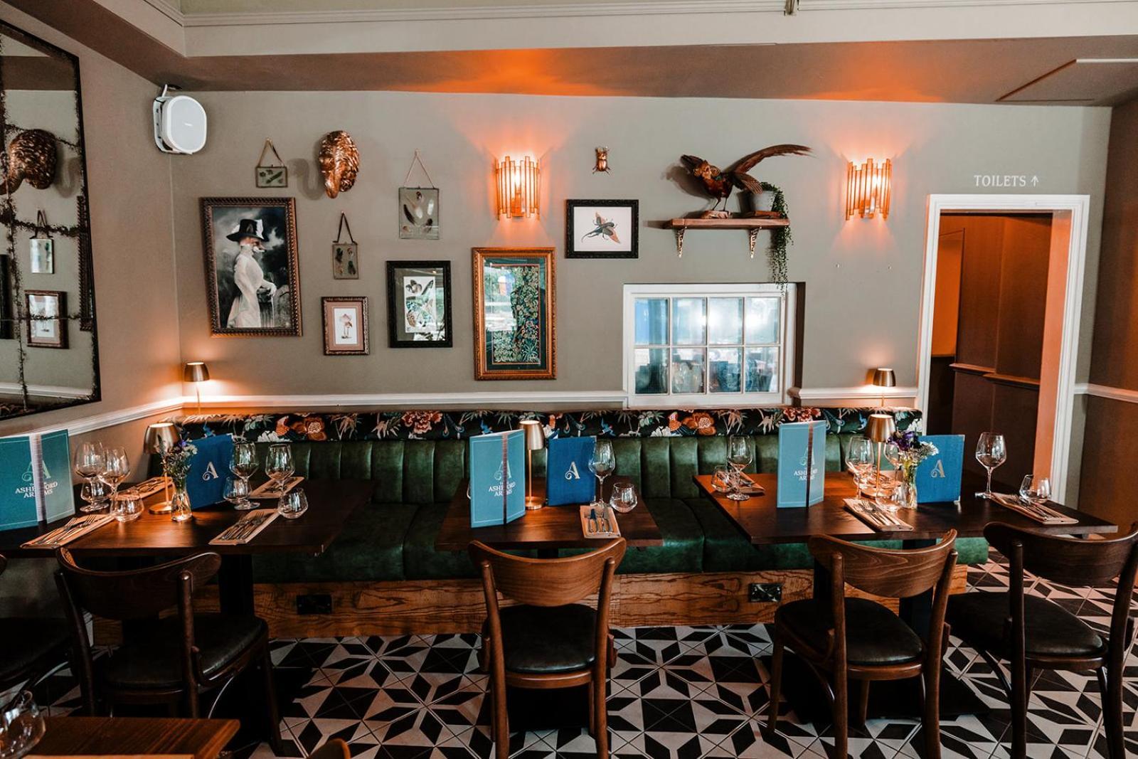 ホテル The Ashford Arms ベイクウェル エクステリア 写真
