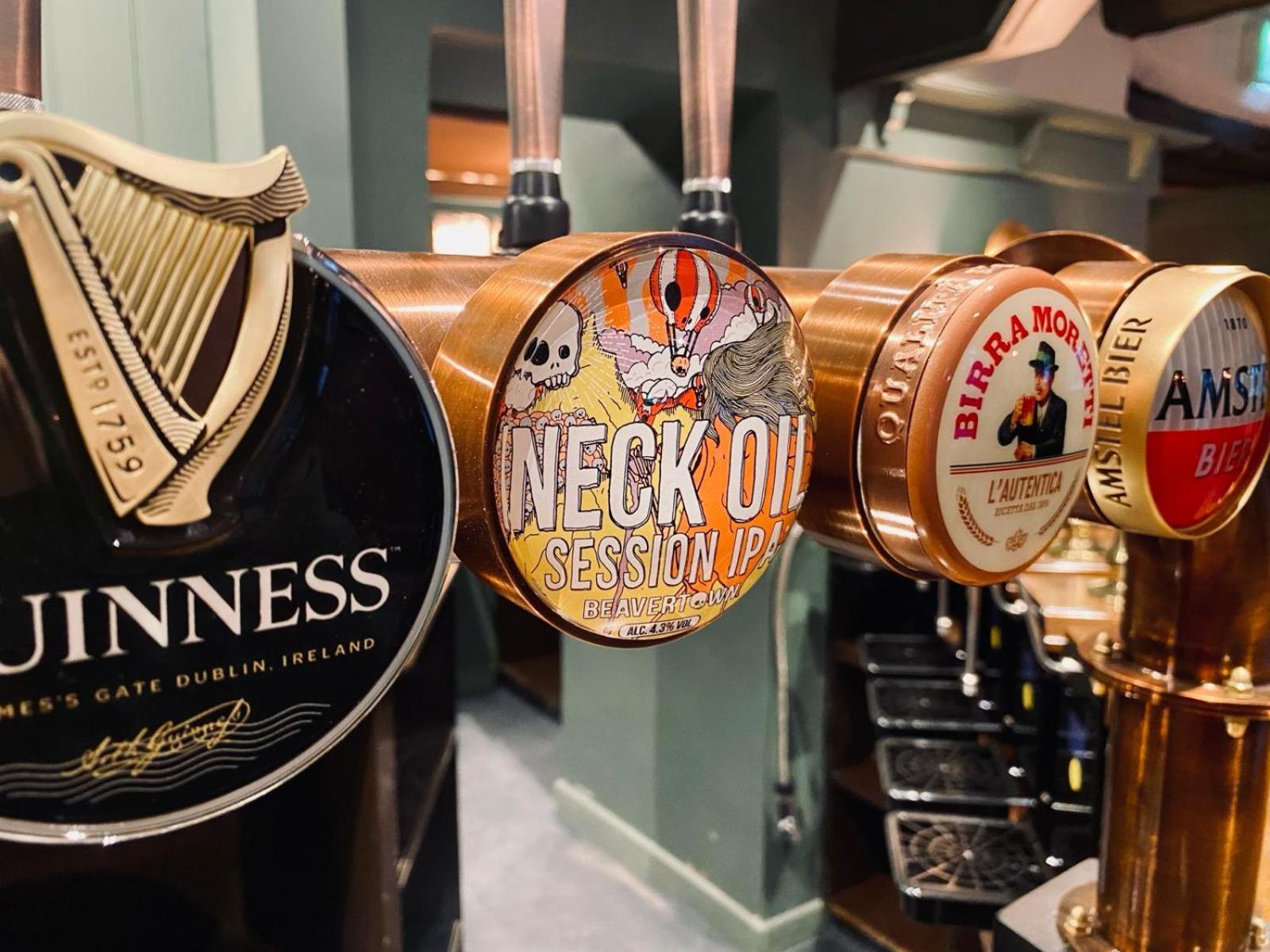 ホテル The Ashford Arms ベイクウェル エクステリア 写真